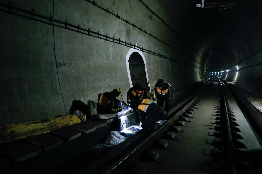 汪清铁路运营隧道病害现状